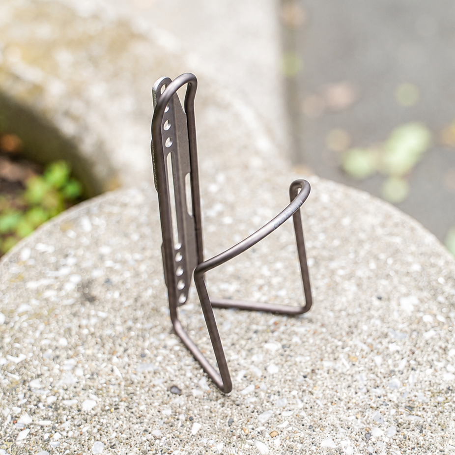 【MINOURA】SLIDE MOUNT Bottle Cage -Titanium-
