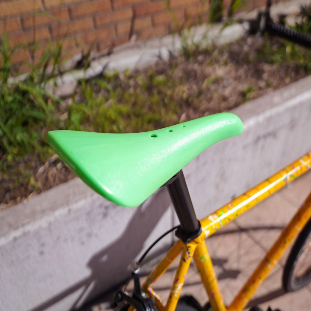 【FUN】CHAMELEON Saddle -green-
