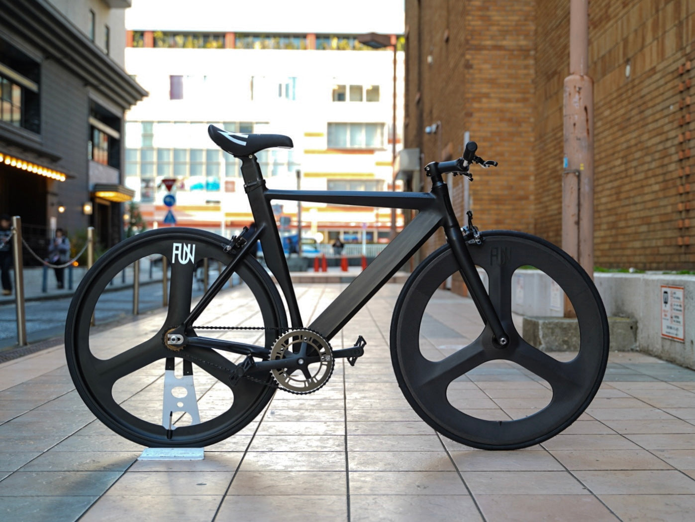【FUN】COLOR Tire -black-