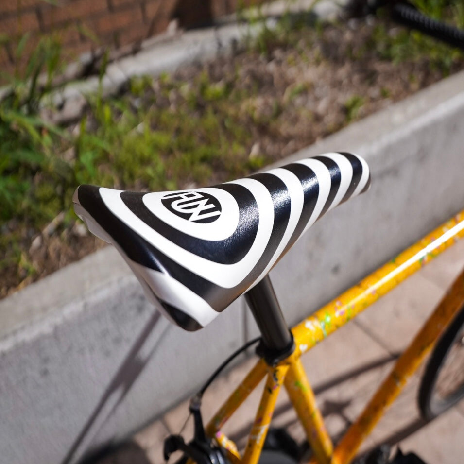 【FUN】EASY MONOGRAPH Saddle
