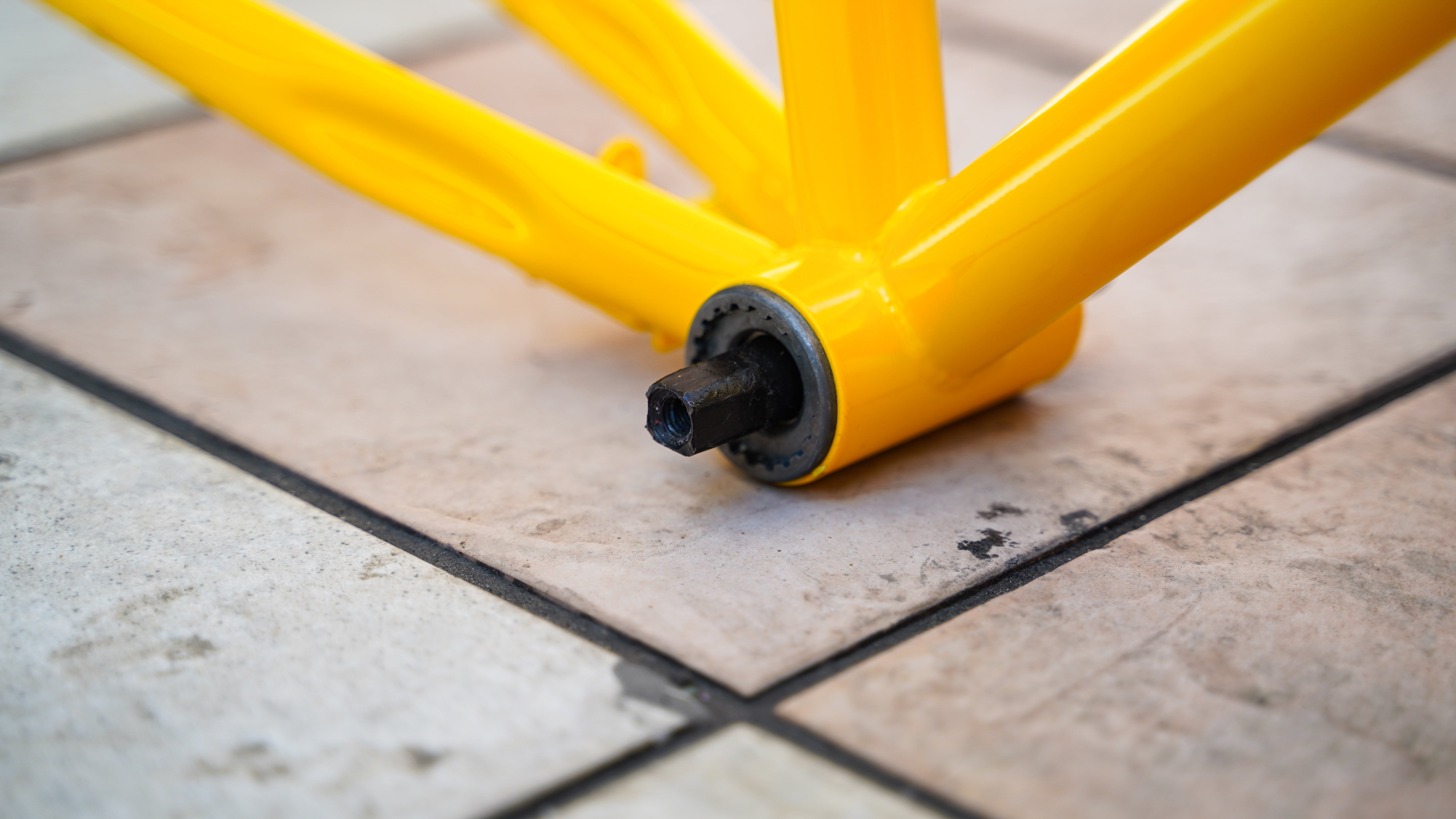 【FUN】ANGUS FLAT Frame -Gloss Yellow-