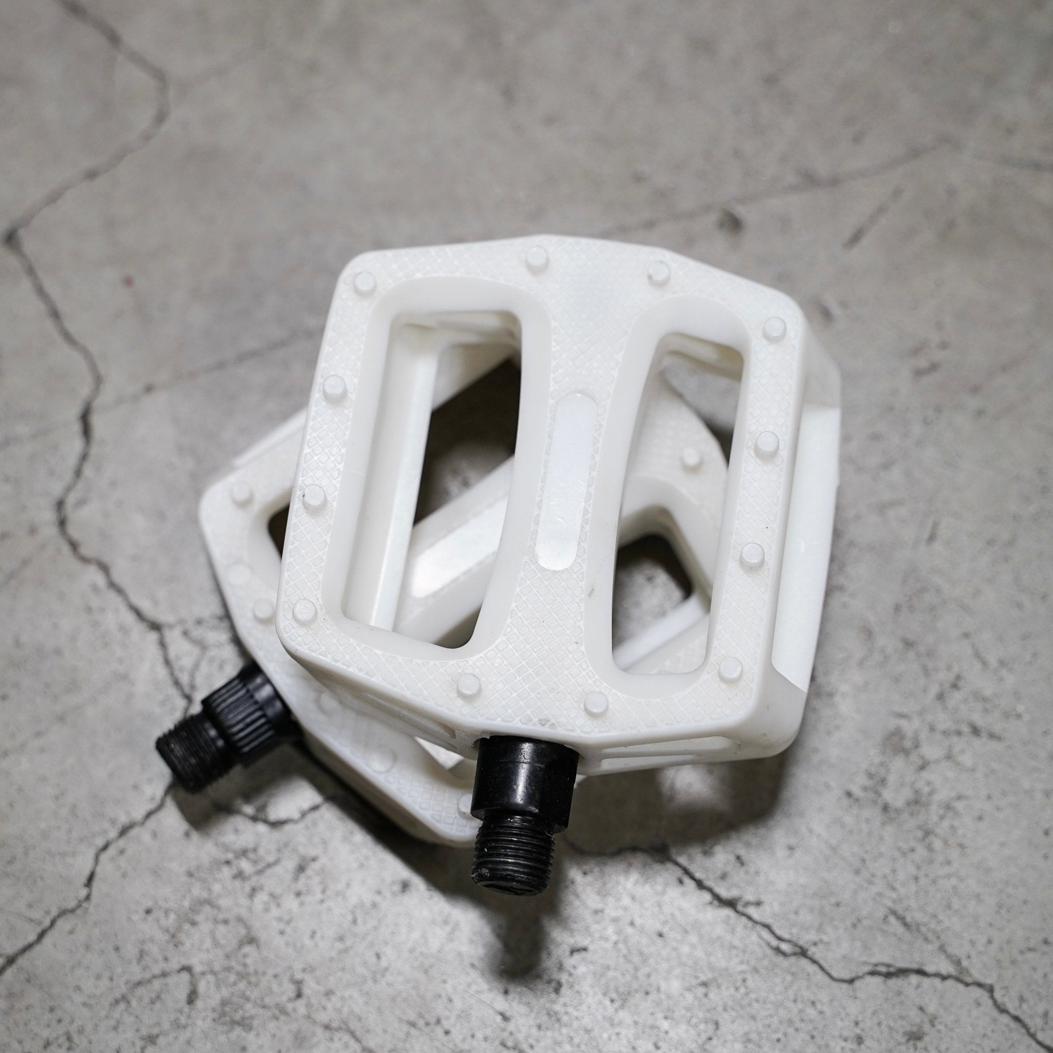 【FUN】CHAMELEON Nylon Pedal - white - LINKEY CYCLE【FUN】CHAMELEON Nylon Pedal - white -