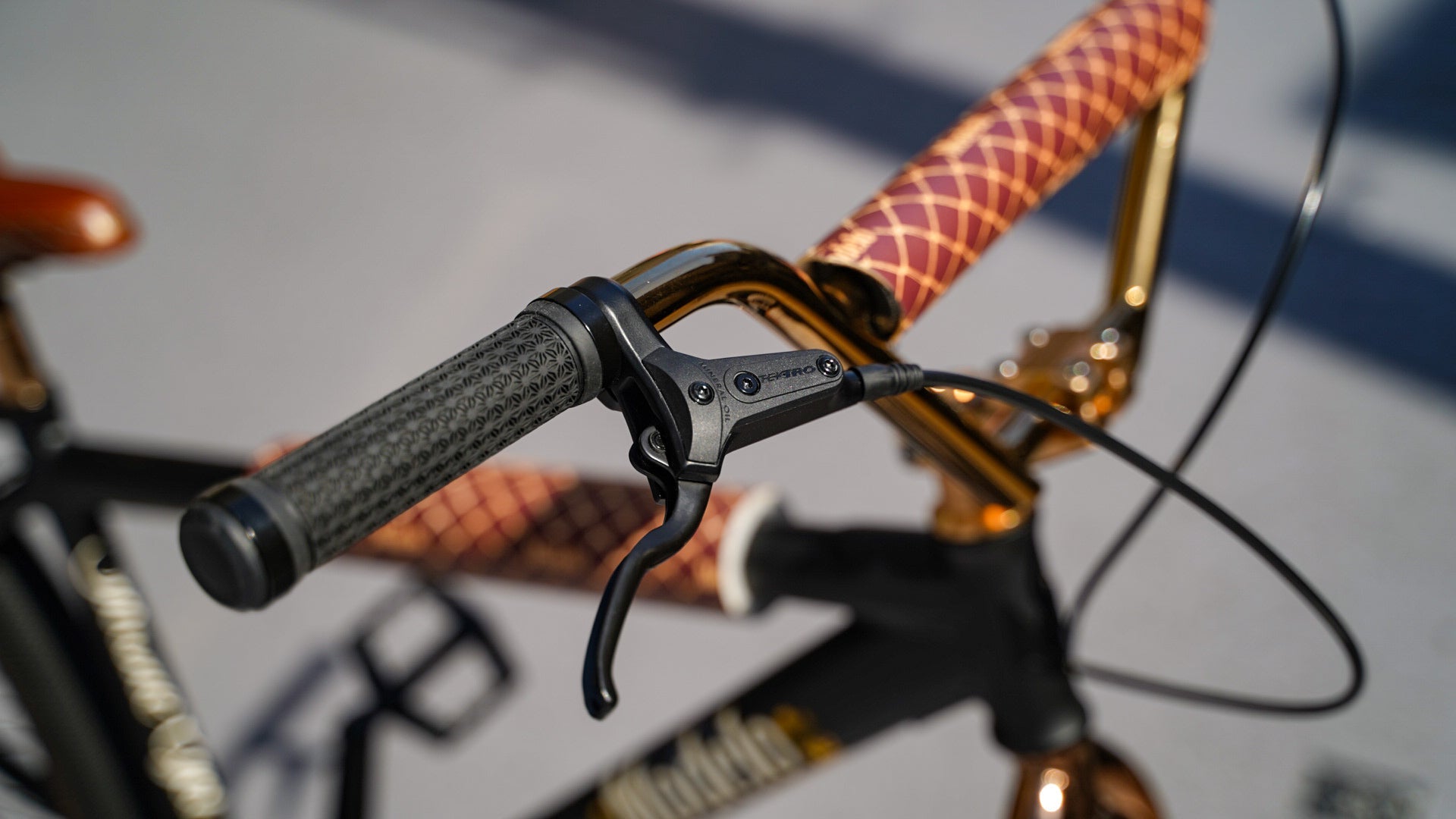 【THRONE】THE GOON Complete Bike - Modelo Gold - LINKEY CYCLE【THRONE】THE GOON Complete Bike - Modelo Gold -