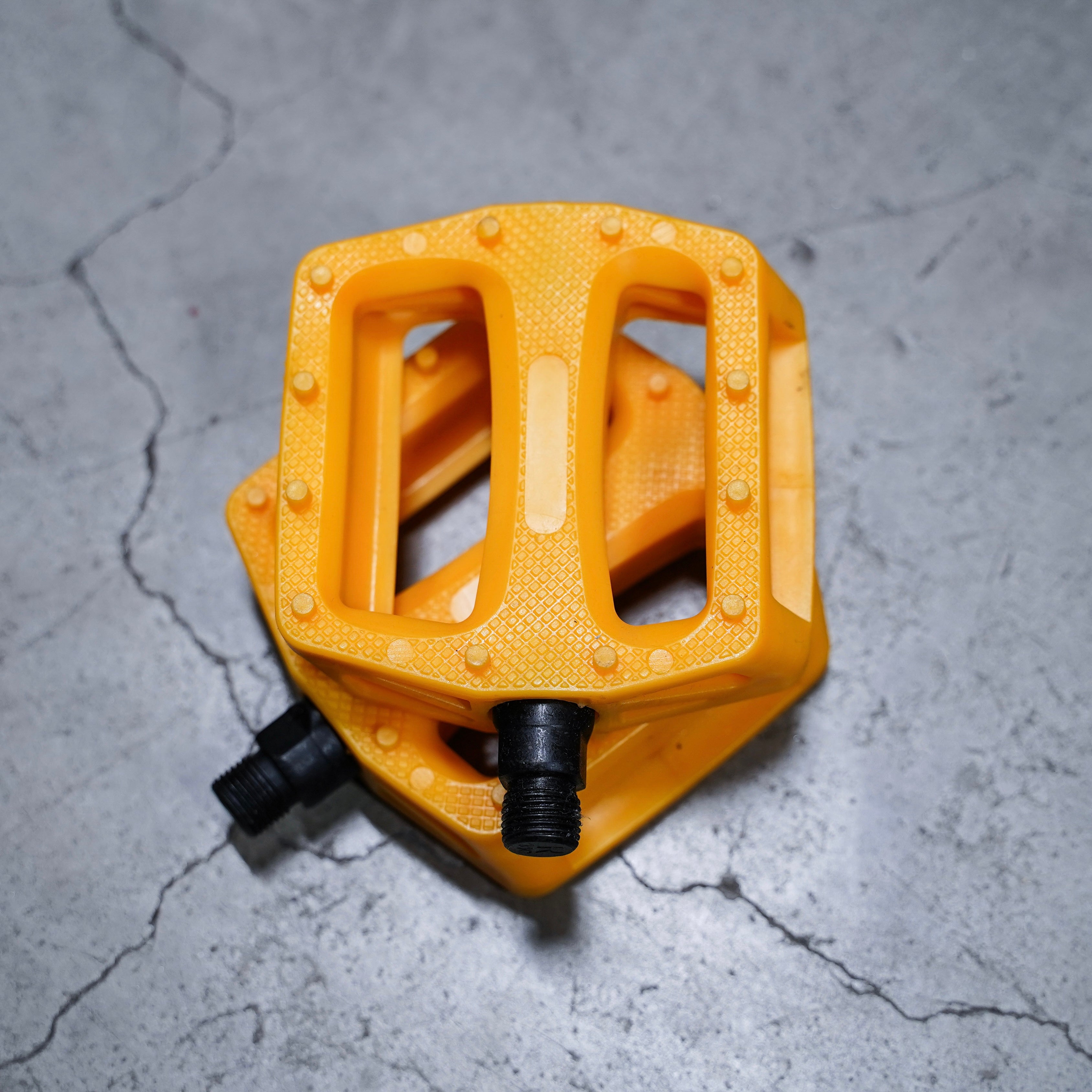 【FUN】CHAMELEON Nylon Pedal -yellow-