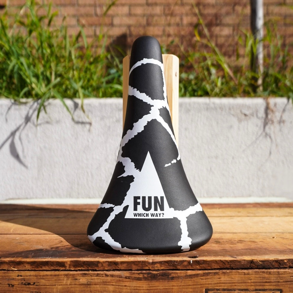 【FUN】GIRAFFE Saddle