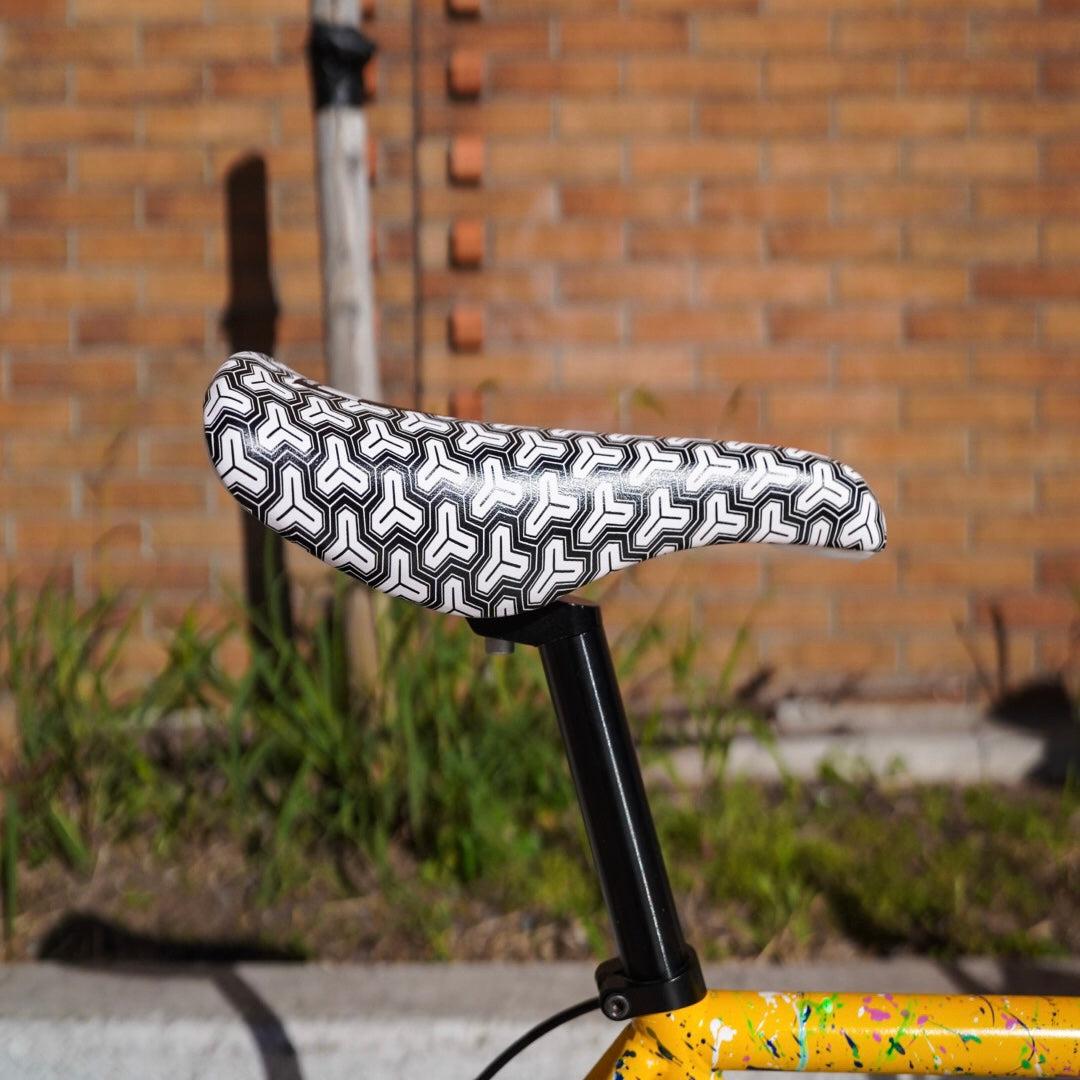 【FUN】毘沙門亀甲 Saddle -white-