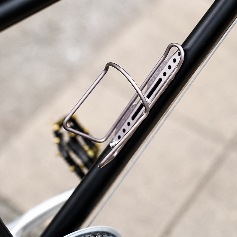 【MINOURA】SLIDE MOUNT Bottle Cage -Titanium-