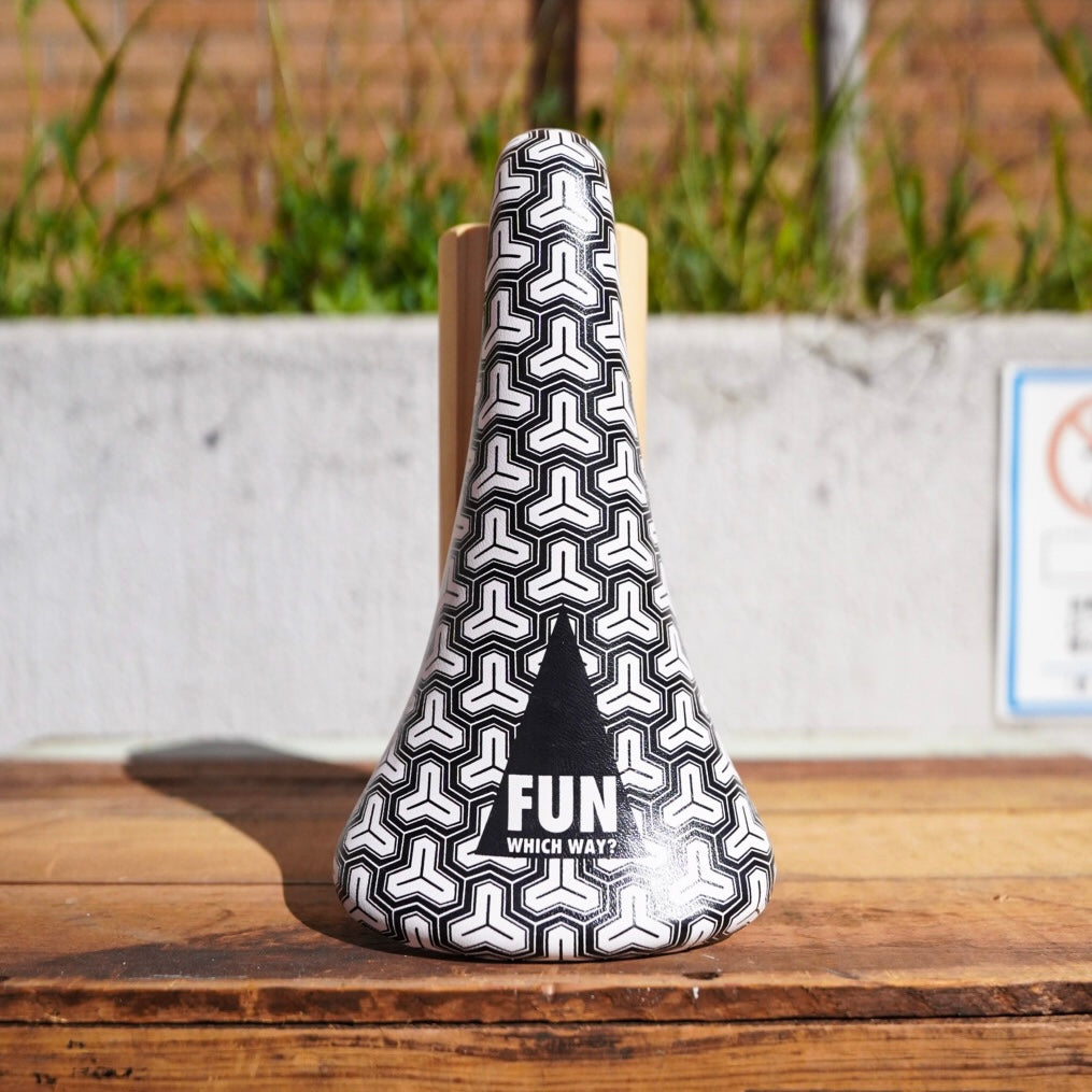 【FUN】毘沙門亀甲 Saddle -white-