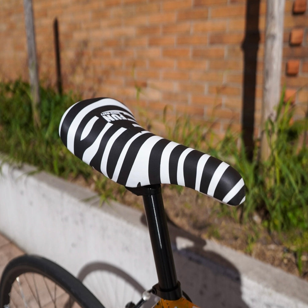 【FUN】ZEBRA Saddle