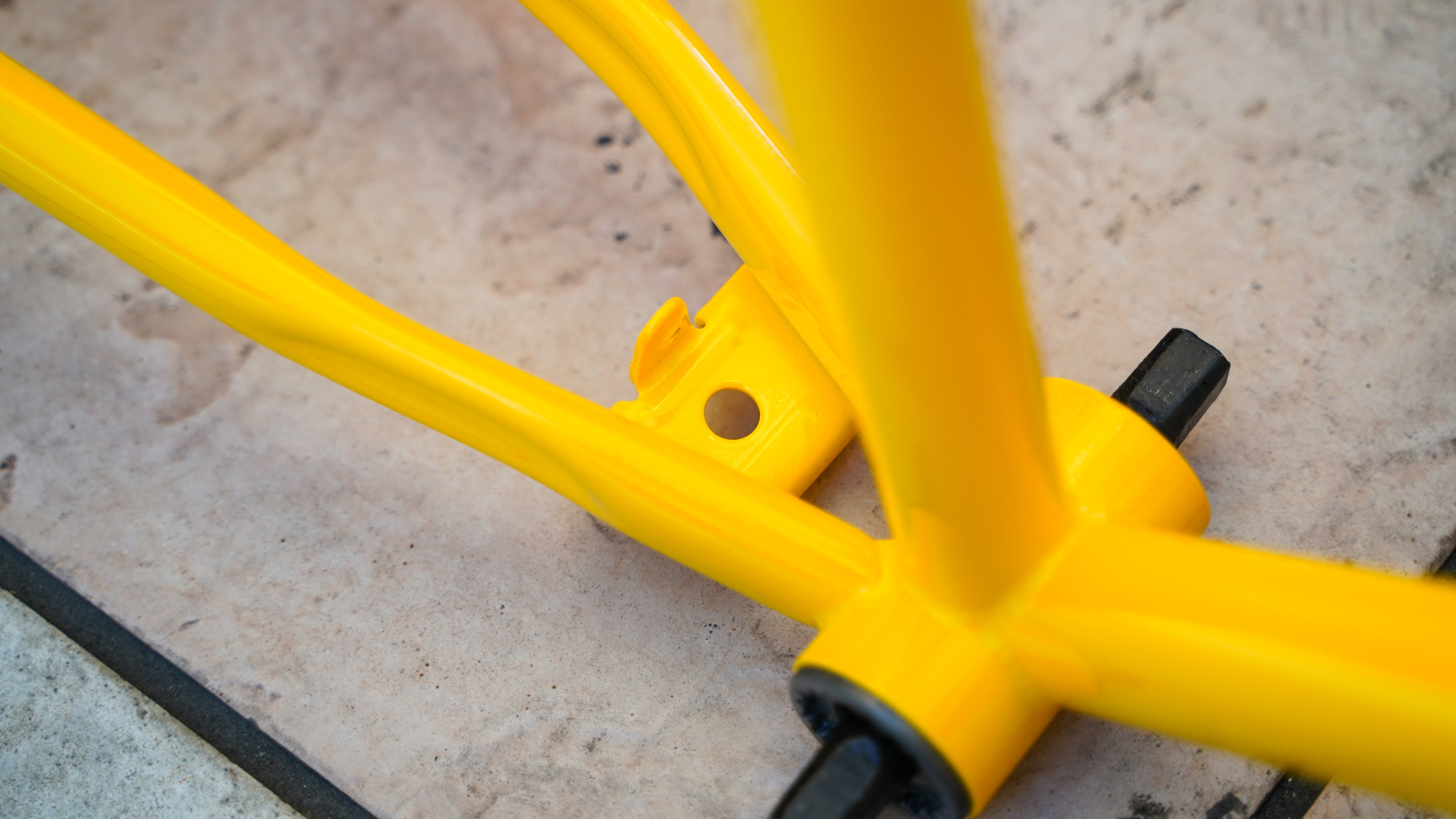 【FUN】ANGUS FLAT Frame -Gloss Yellow-