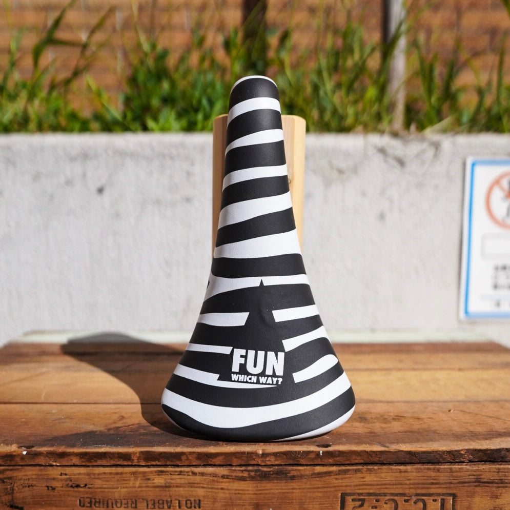 【FUN】ZEBRA Saddle