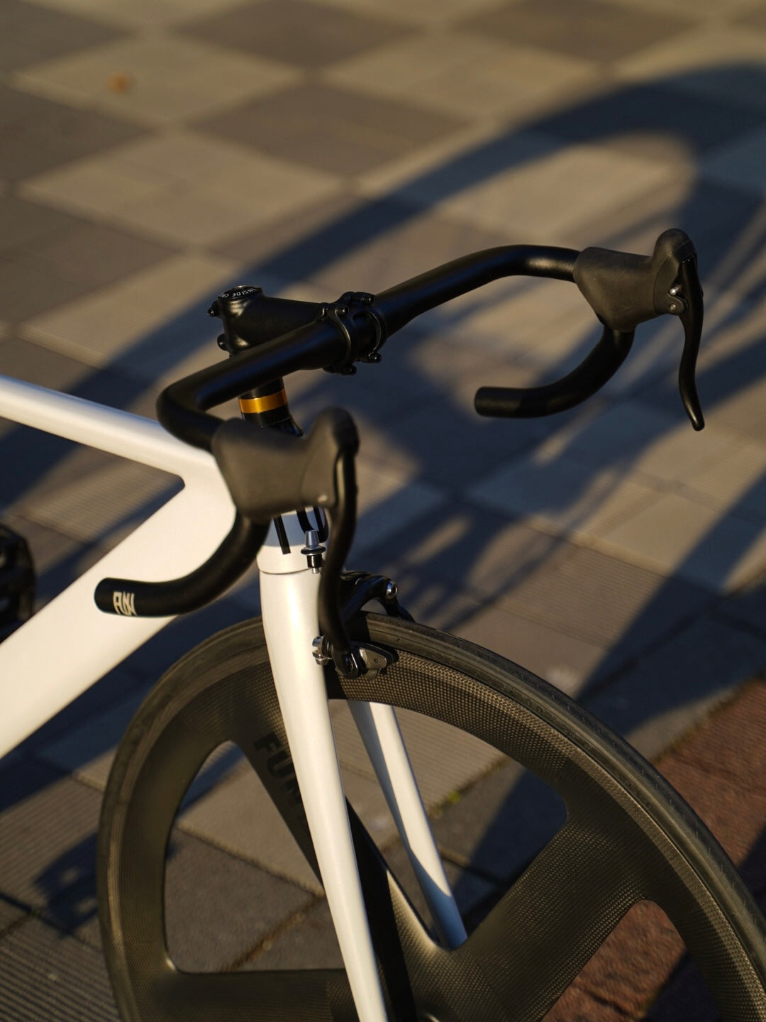 AIR SPARK -White track-