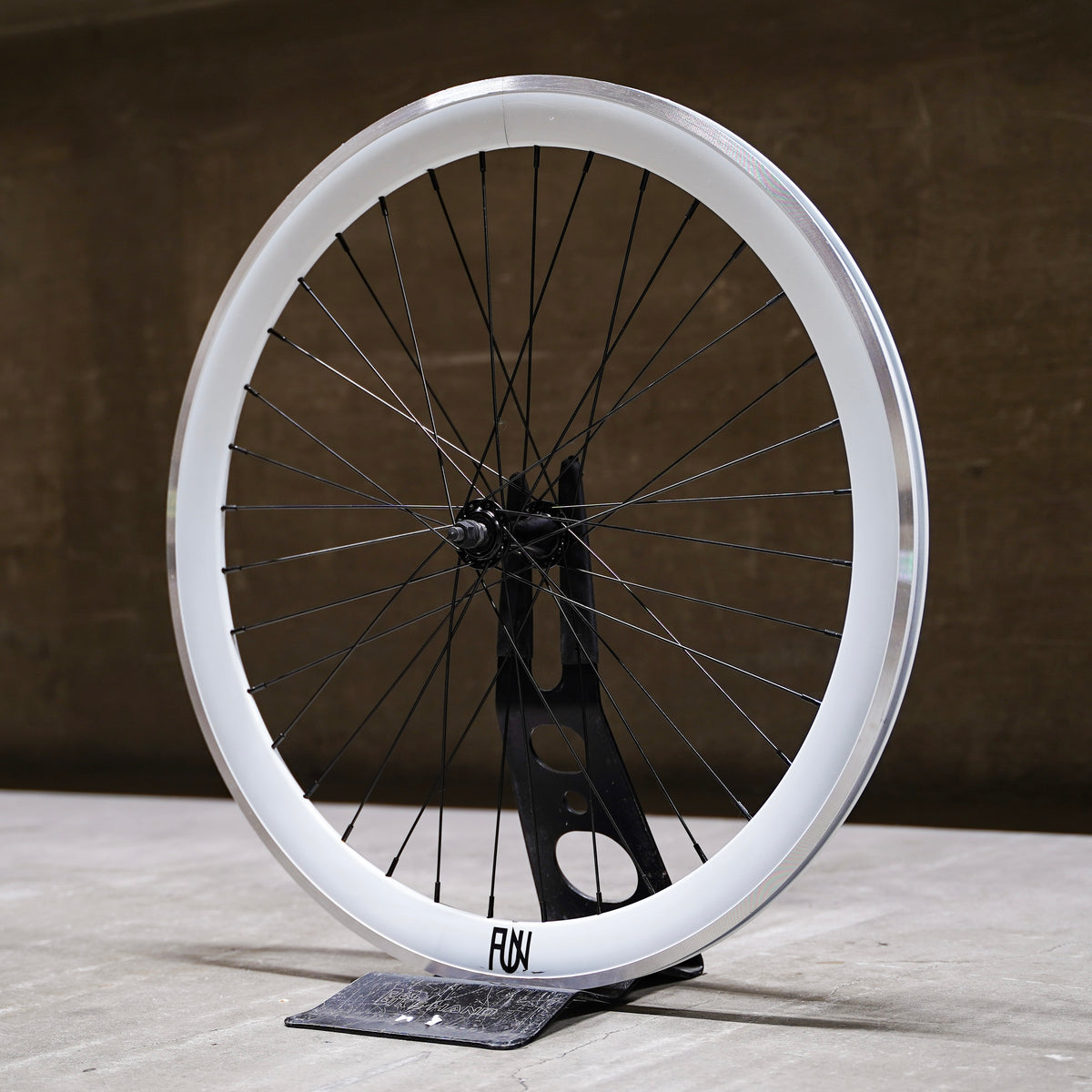 【FUN】CHAMELEON Front Wheel -white-