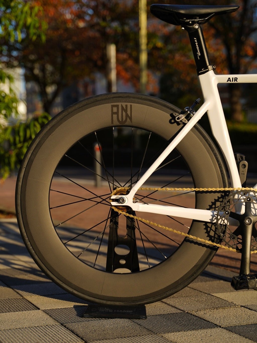 AIR SPARK -White Track - LINKEY CYCLEAIR SPARK -White Track-