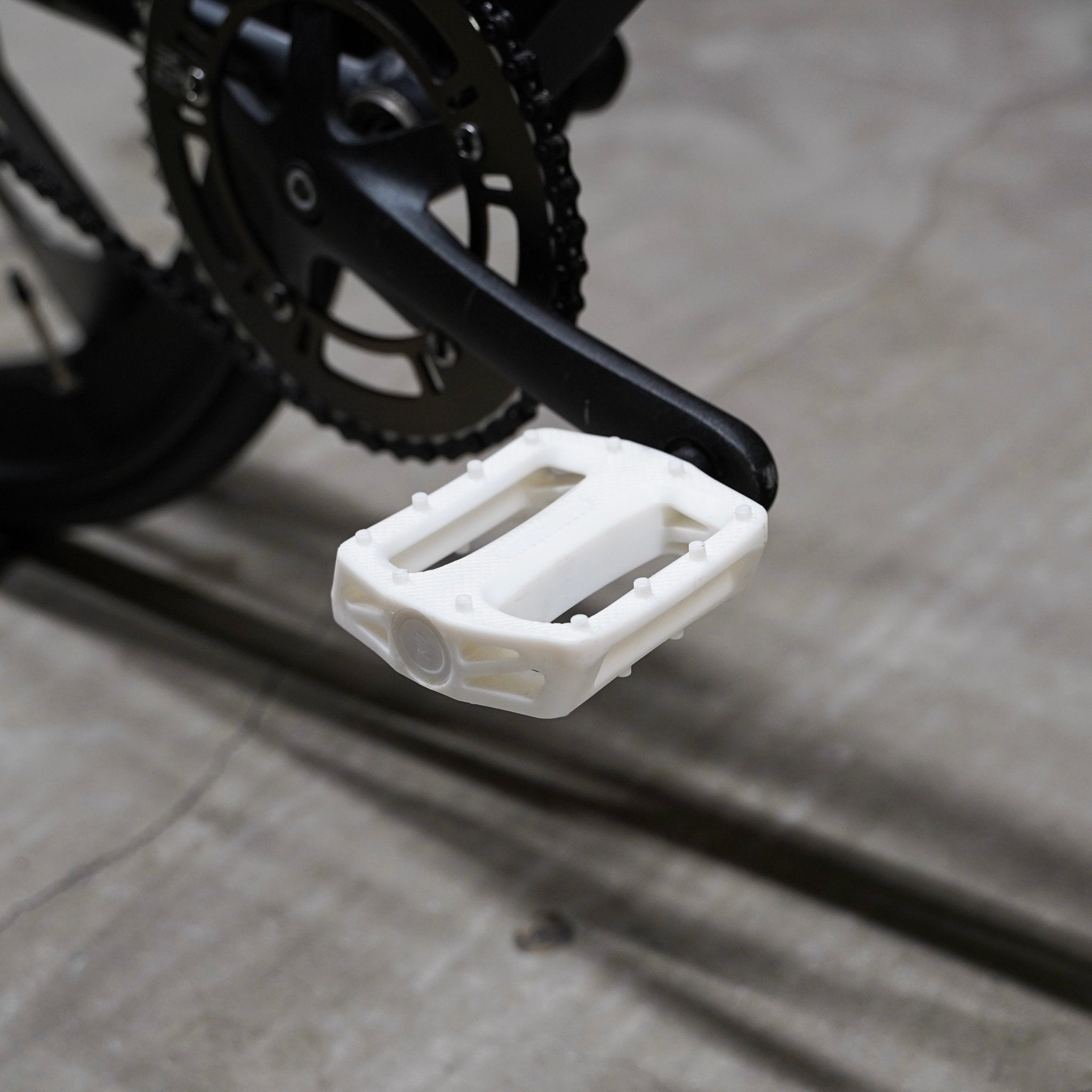 【FUN】CHAMELEON Nylon Pedal - white - LINKEY CYCLE【FUN】CHAMELEON Nylon Pedal - white -