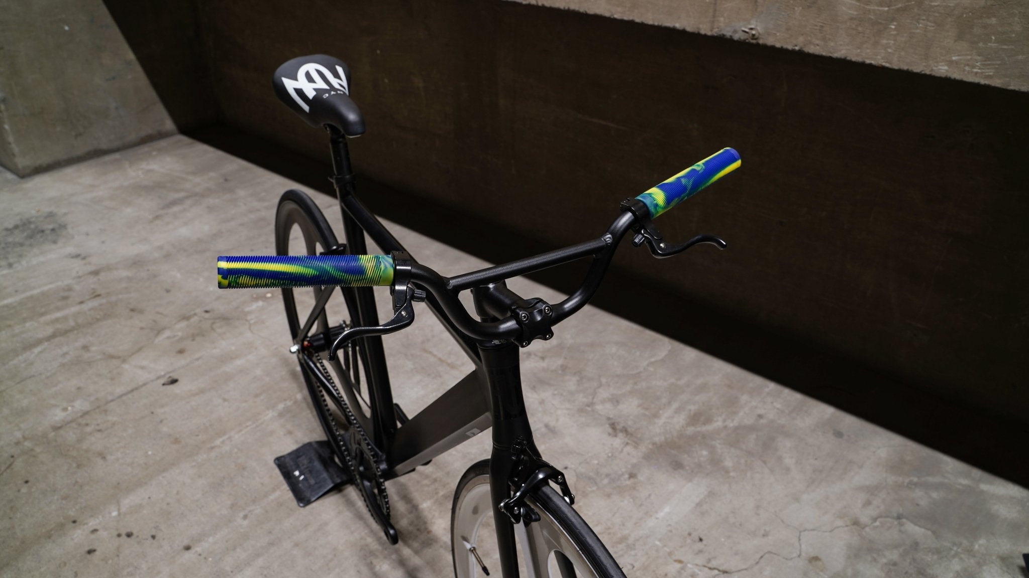 【LINKEY】MARBLE Grip - Blue/Yellow - LINKEY CYCLE【LINKEY】MARBLE Grip - Blue/Yellow -