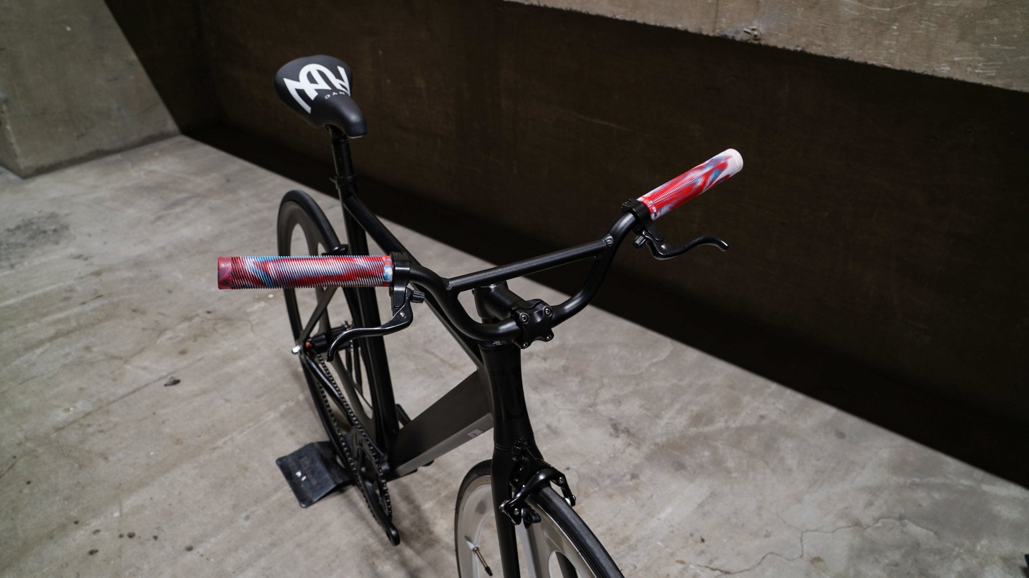 【LINKEY】MARBLE Grip - White/Red/Light blue - LINKEY CYCLE【LINKEY】MARBLE Grip - White/Red/Light blue -